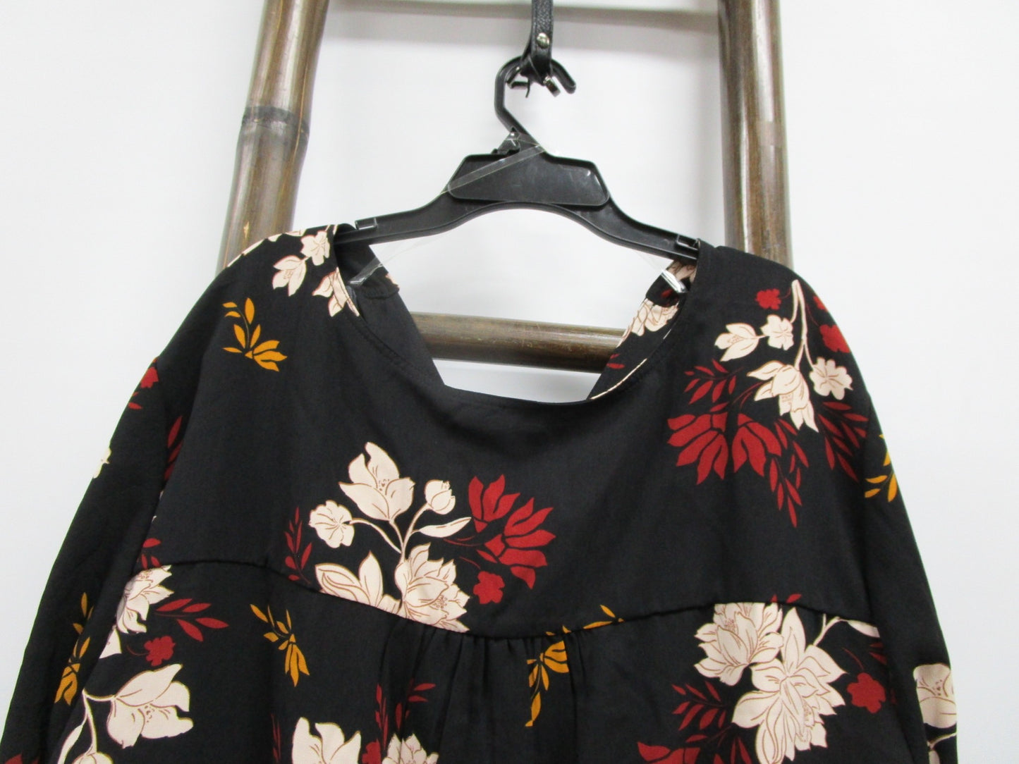 Autograph Long Sleeve Button Up Woven Top Black Floral Ladies Sz24 NEW