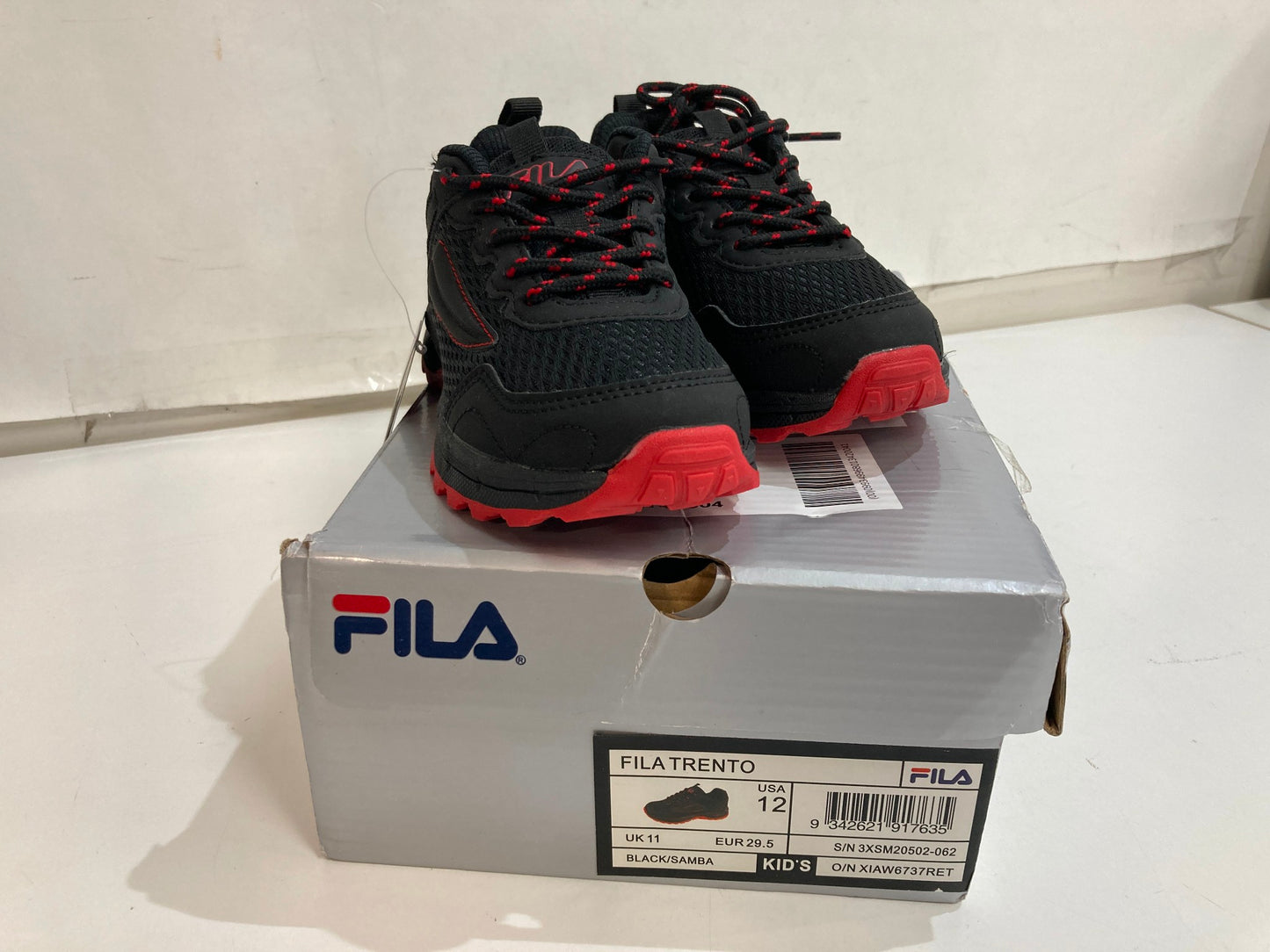 Brand NEW Fila Trento Kids Trainers Runners Black/Samba Kids Size 12