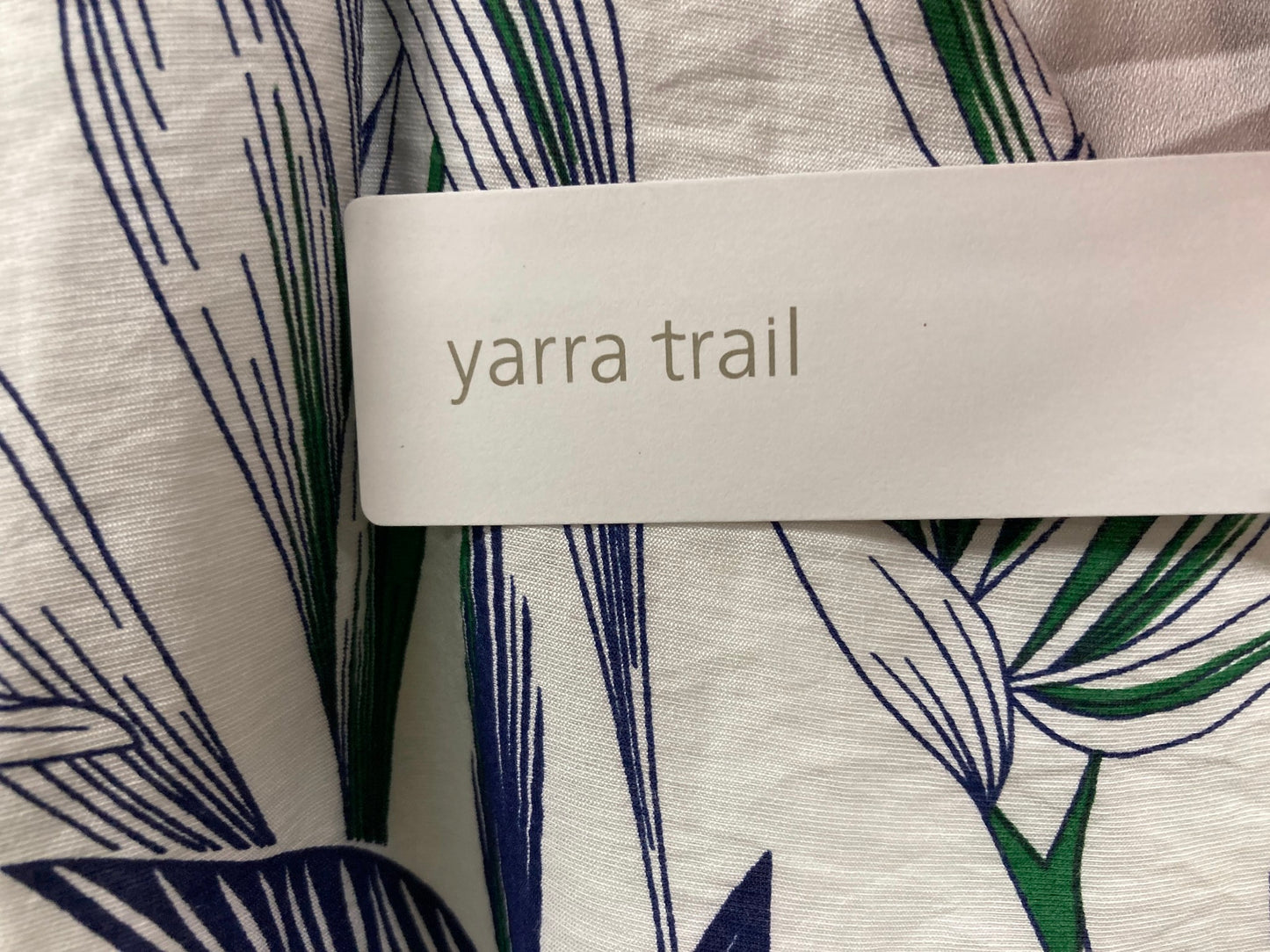 Yarra Trail V-Neck Sleeveless Flowy Top White W/ Leaves Ladies Sz S NEW