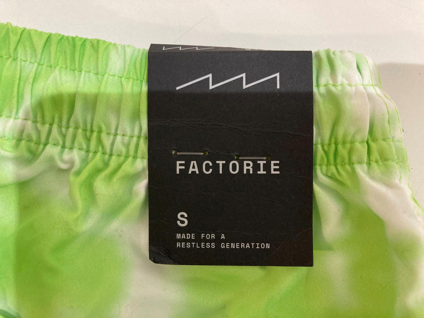 Factorie License Resort Shorts Sprite Green Tie Die Mens Sz S NEW