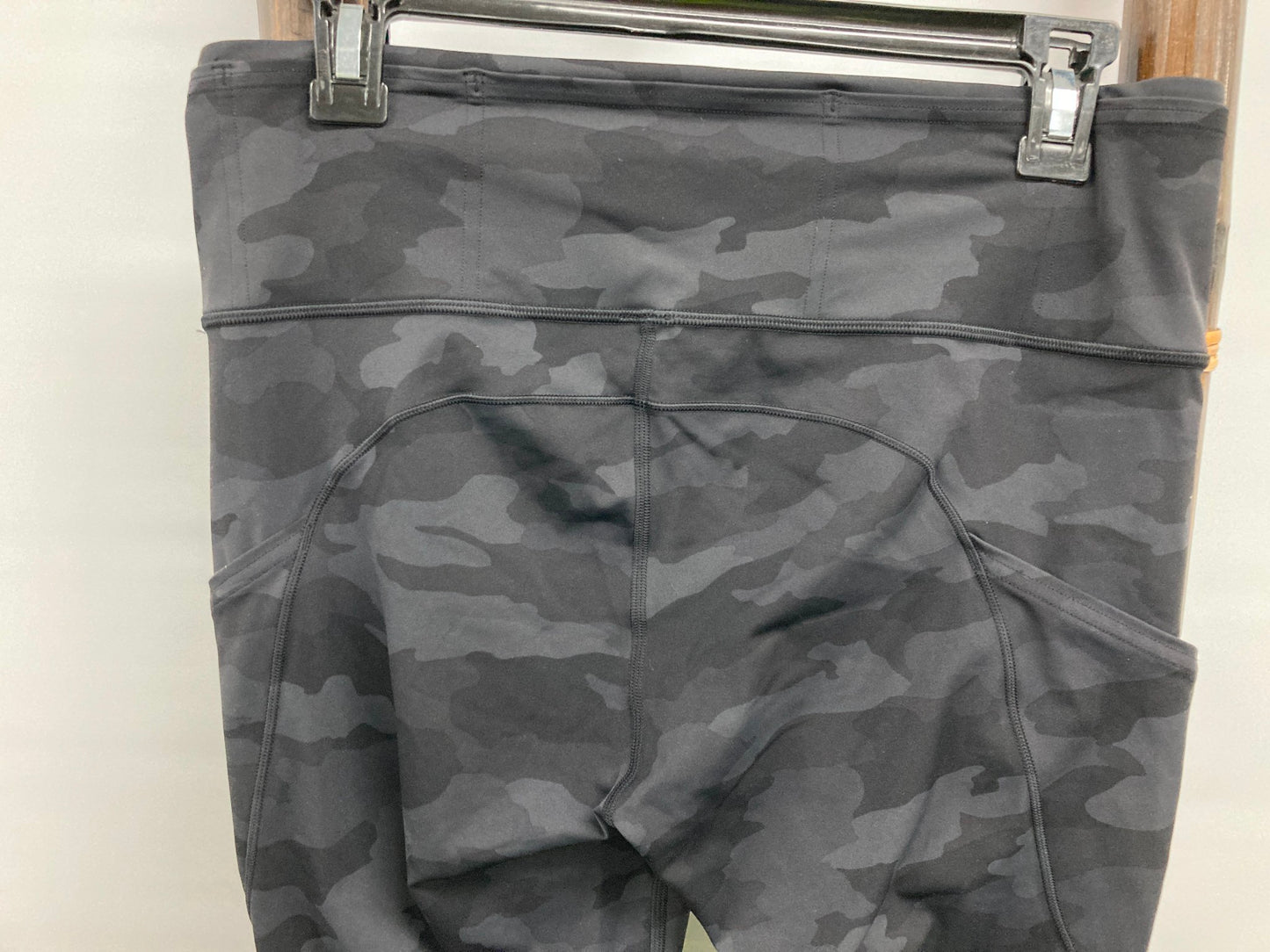 Lululemon Activewear High-Rise Soft Leggings Black Camo Ladies Sz 6 M