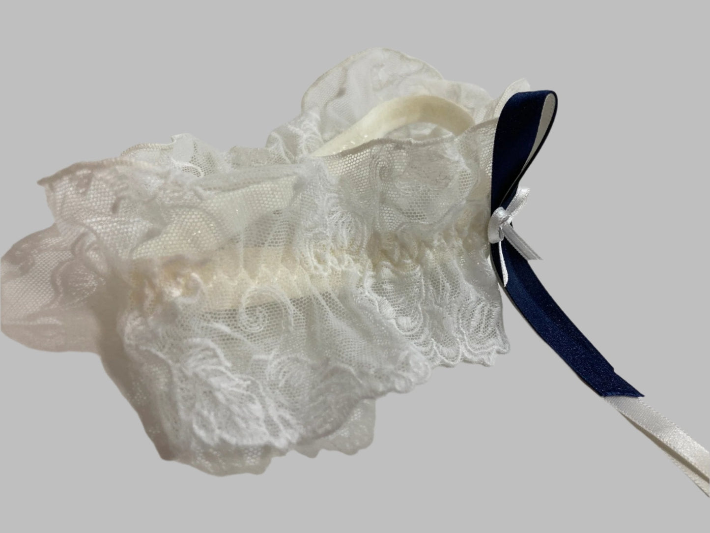 Ex-display pretty leg garter with navy and white floral design Size S