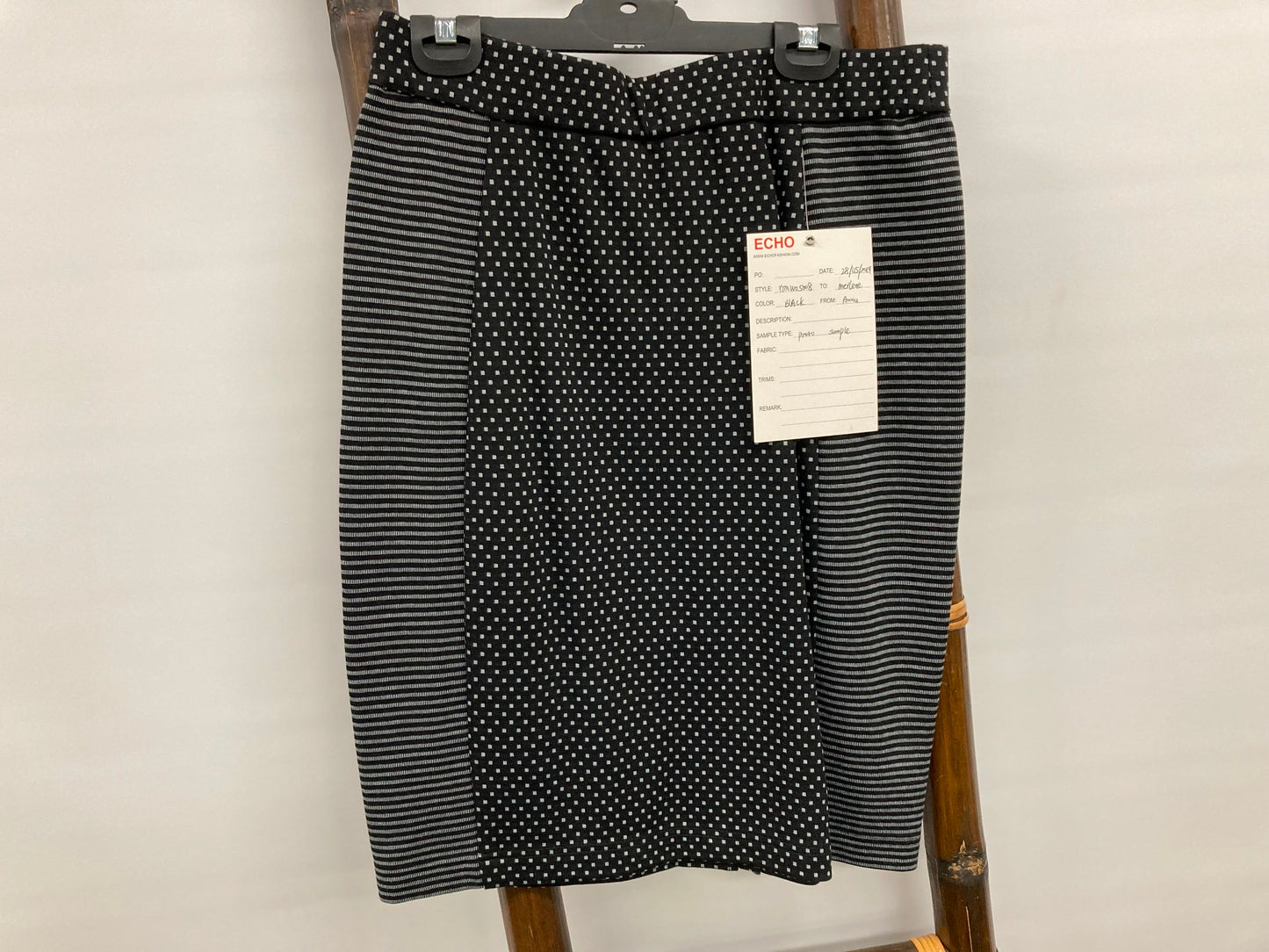 Marco Polo Post Prod. Sample Stretchy Skirt Black White Ladies Sz 10 NEW