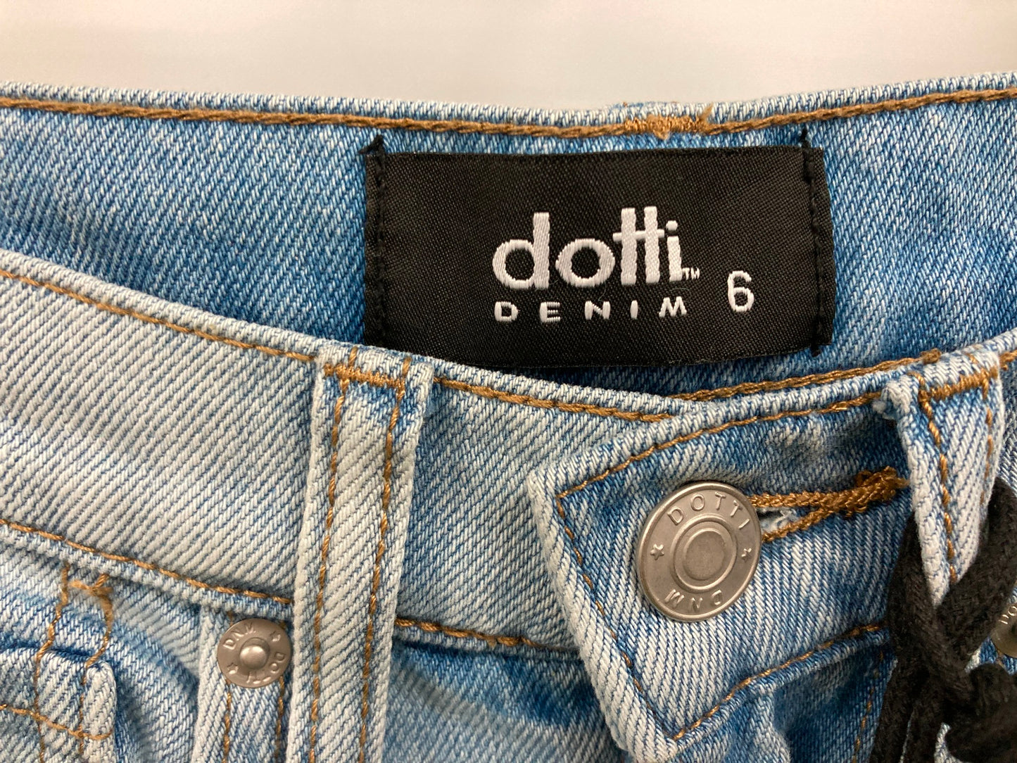 Dotti Mid Rise Longer Length Emma Bermuda Shorts Blue Ladies Size 6 NEW